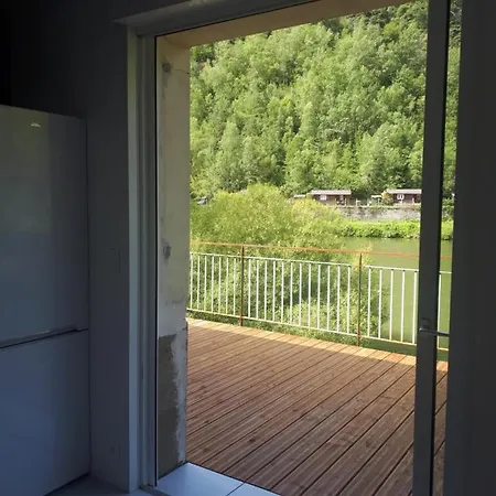 En Bord De Meuse Hébergement de vacances *
